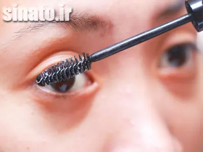 روش استفاده از وازلین برای پرپشت شدن مژه با برس ریمل تمیز